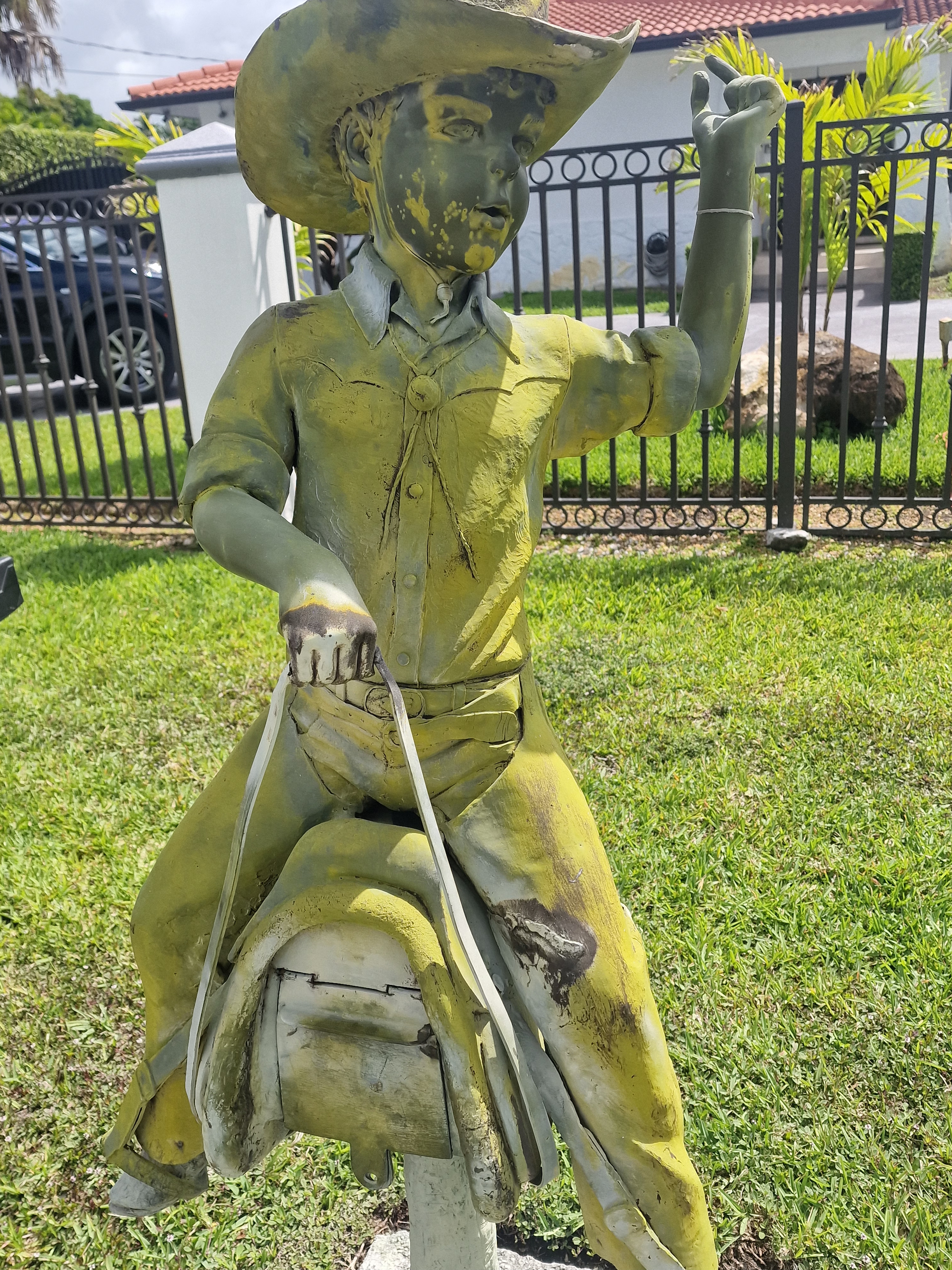 Estatua histórica antes de limpieza láser